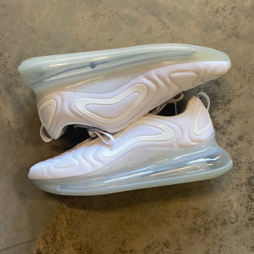 nike air max 720 size (11). willing to negotiate with prices